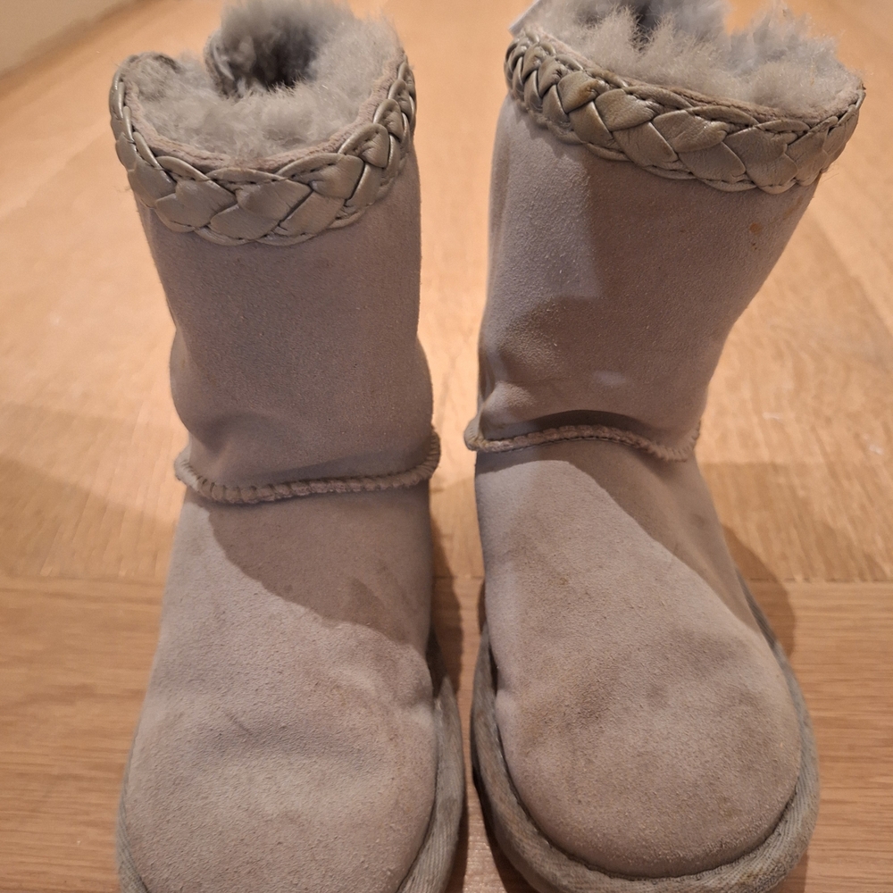 UGG Boots in Light Gray